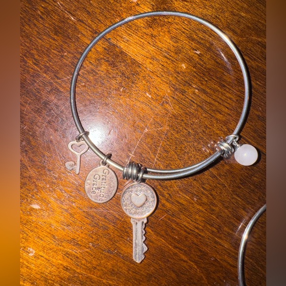 Bracelets - Picture 1 of 5